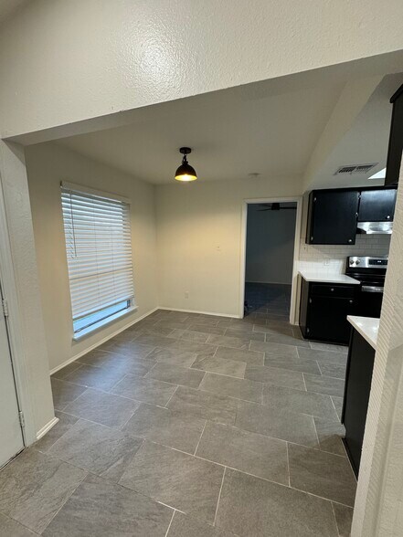 Building Photo - 1220 Tartan Ln