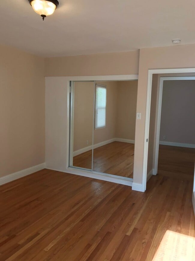 Building Photo - 3110 Oak St