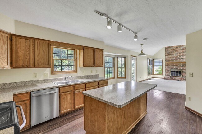 Building Photo - 7641 Finbarr Ct