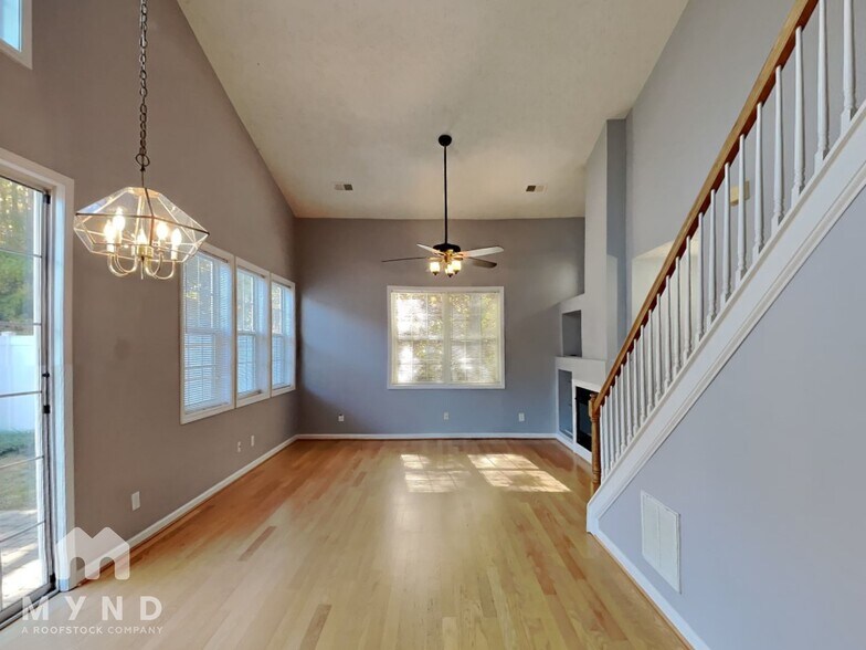 Building Photo - 664 Bedford Ct