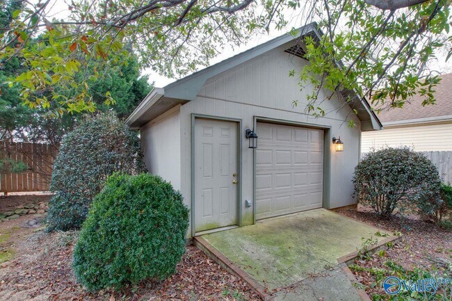 Building Photo - 6521 Chadwell Rd SW