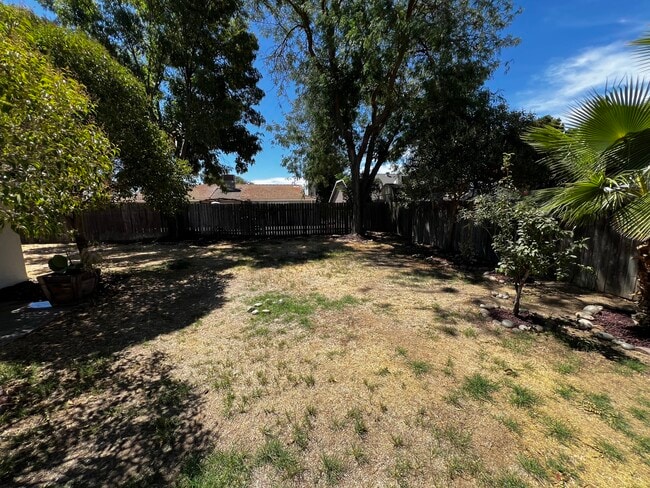 Building Photo - 27142 San Carlos Ave