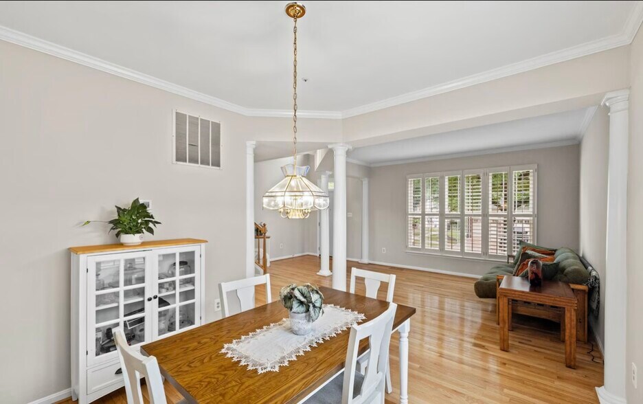 Building Photo - 5714 Silk Tree Dr