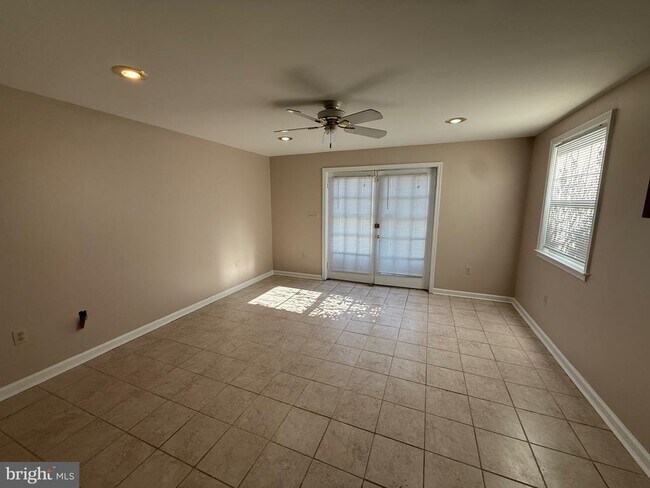 Building Photo - 9616 Burke View Ave