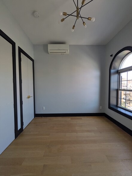 Building Photo - 42 Van Wagenen Ave