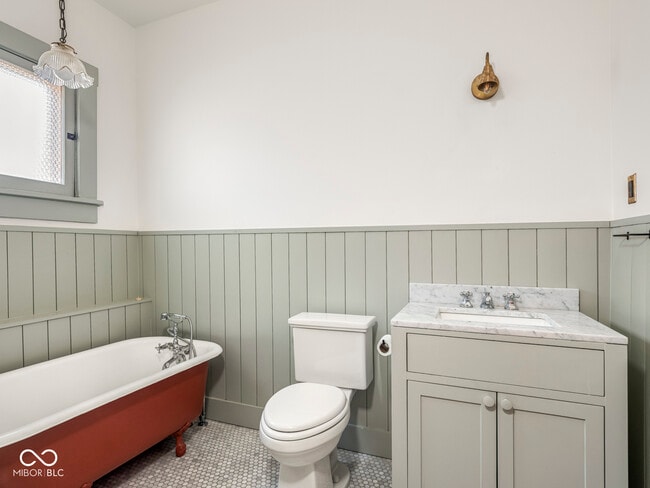 Building Photo - 1118 E St Clair St