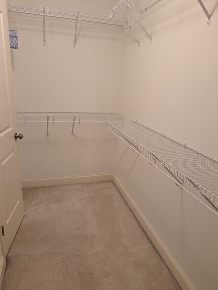 Building Photo - 419 Waterbrook Dr