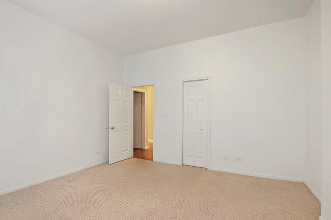 Building Photo - 4527 S St Lawrence Ave