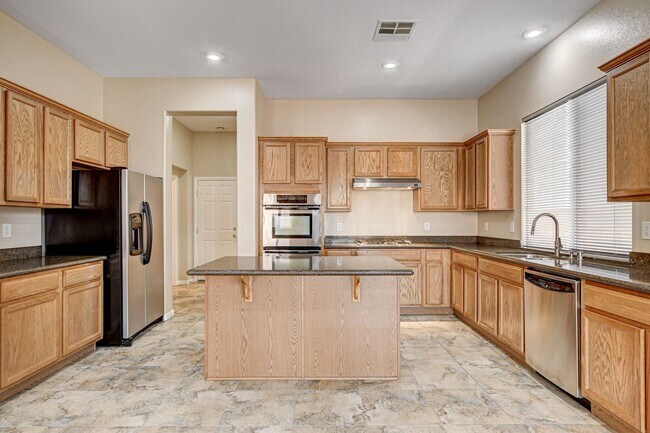 Building Photo - 4 Bedroom Single Story in Mountains Edge