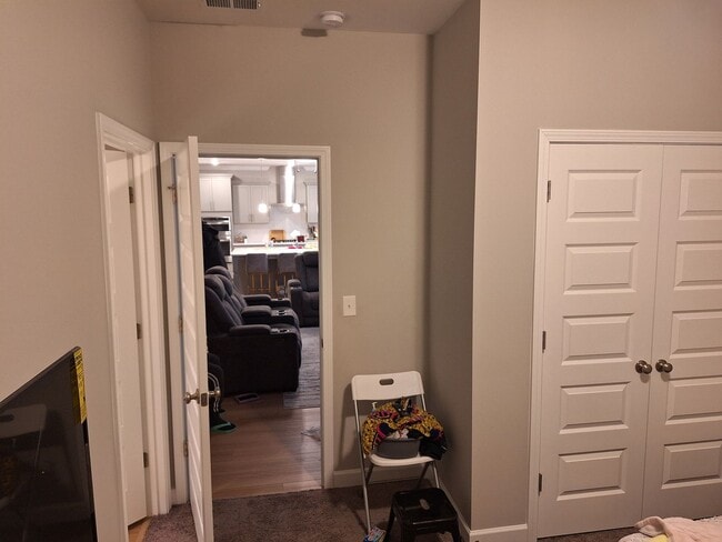 Building Photo - Beautiful Five Bedroom Home Located in Northeast Columbia!