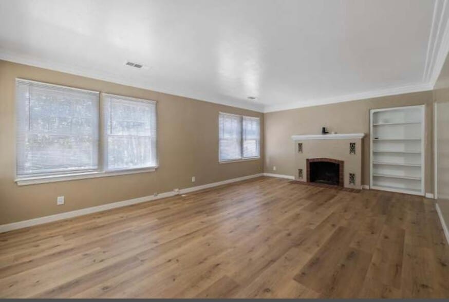 Building Photo - 1204 E Sequoia Ave