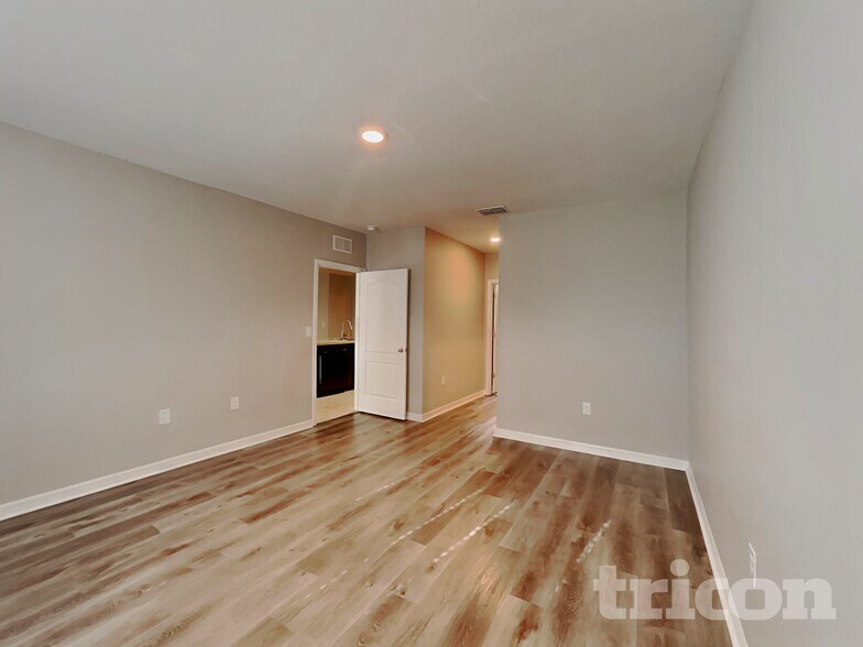 Building Photo - 530 Squires Grove Dr