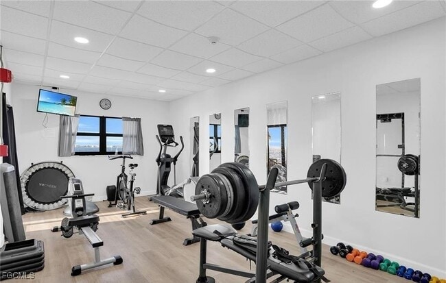 Building Photo - 1925 Clifford St