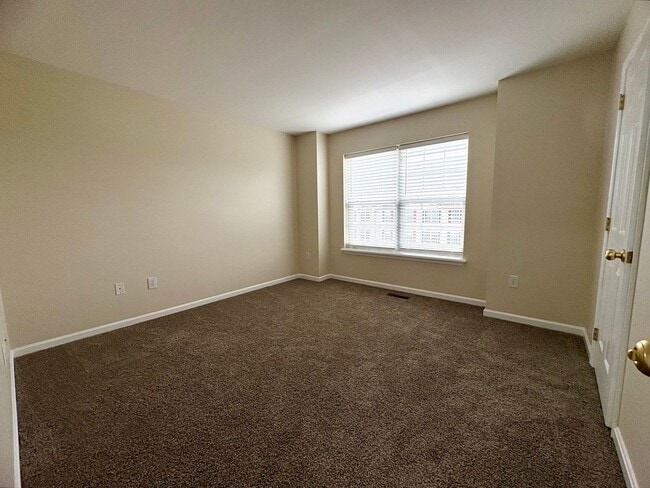 Building Photo - 3 Bedroom 2.5 Bathroom in York!