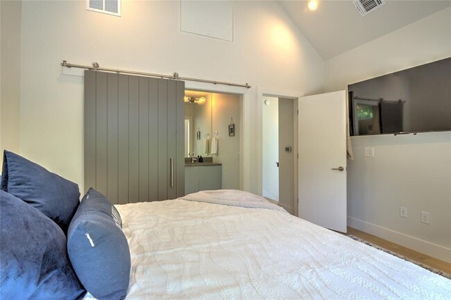 Building Photo - 6005 Woodrow Ave