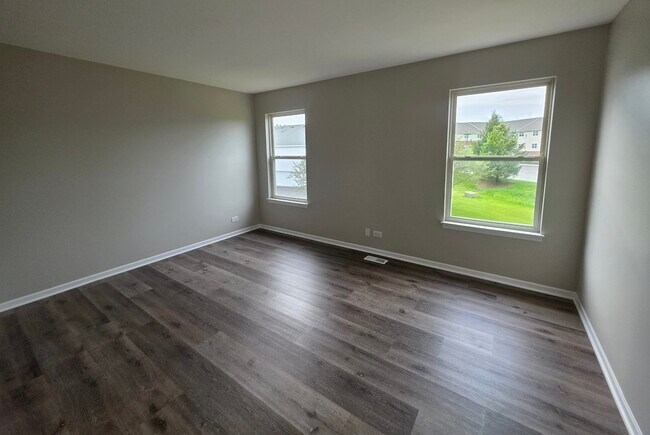 Building Photo - 675 Fieldcrest Dr