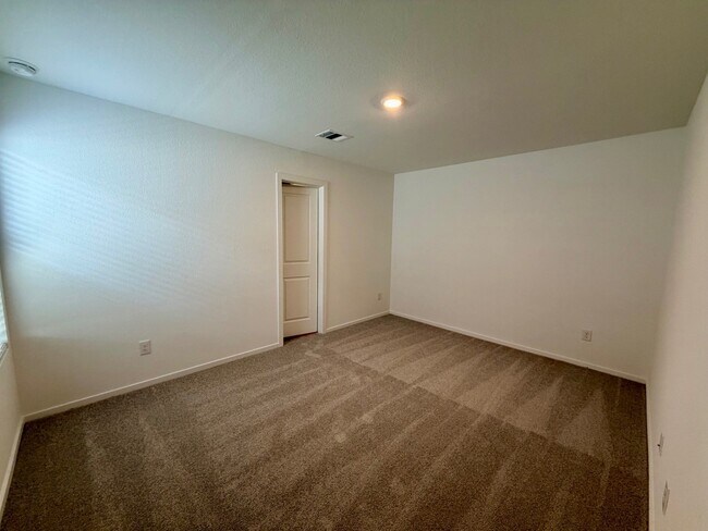 Building Photo - 921 Pertuso Ln