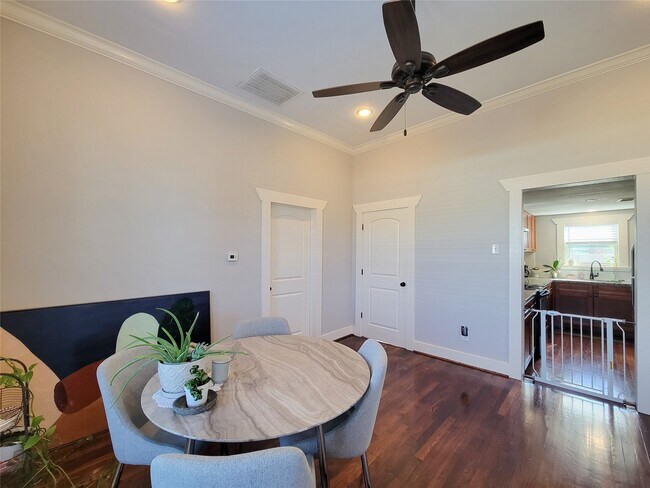 Building Photo - 2604 Cochran St