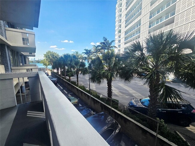 Building Photo - 800 West Ave