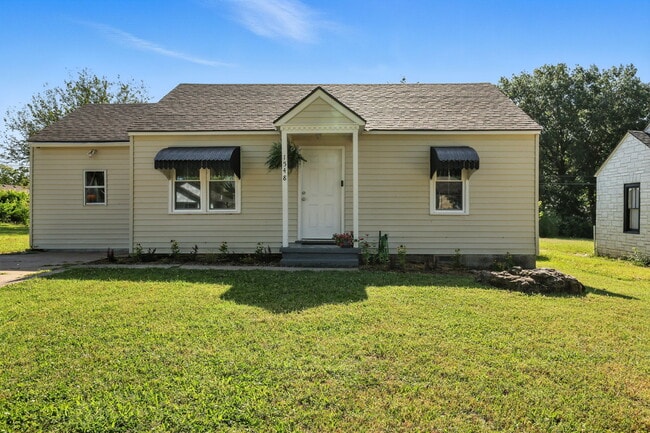 Building Photo - 1548 S Oak Ave