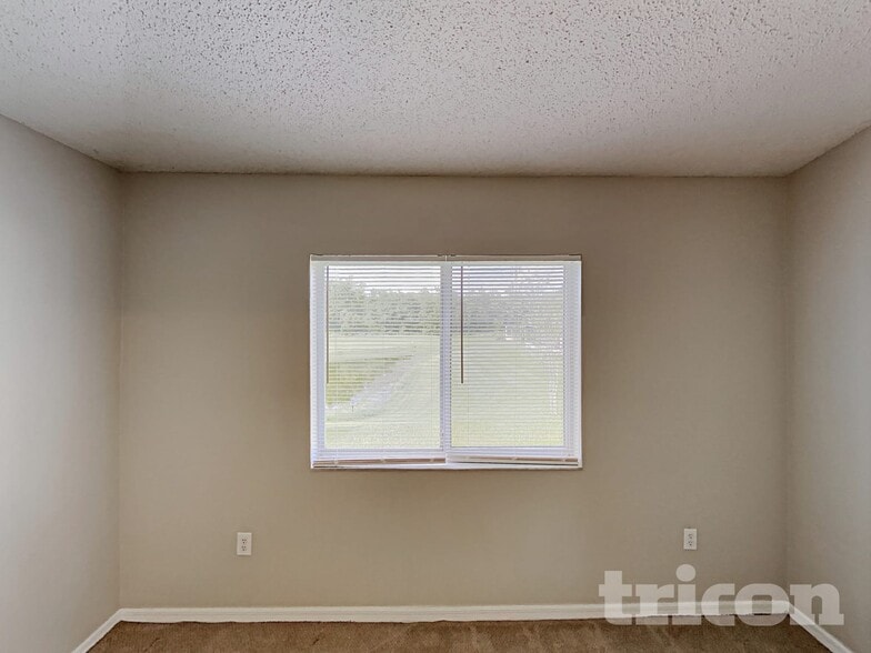 Building Photo - 533 Scarlet Maple Ct