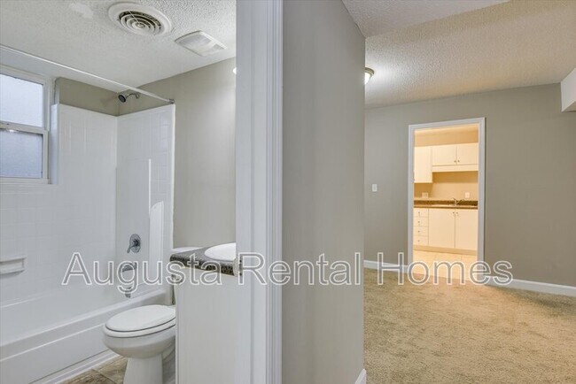 Building Photo - 2905 Arrowhead Dr