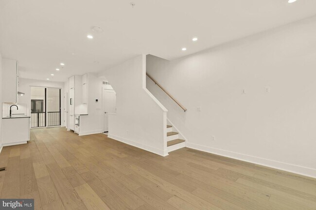 Building Photo - 2607 1st St NW