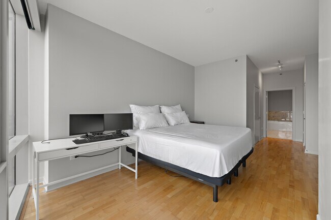 Building Photo - 1211 S Prairie Ave