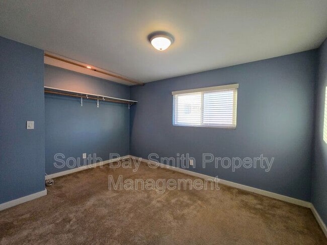 Building Photo - 509 N Helberta Ave