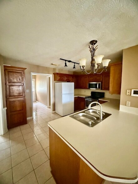 Building Photo - 4631 Inwood Dr
