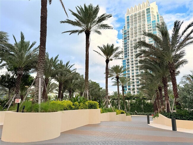 Building Photo - 300 South Pointe Dr
