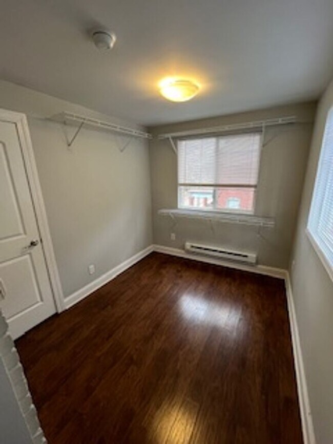 Building Photo - 3 bedroom 1.5 bath one block from Franklin Conservatory