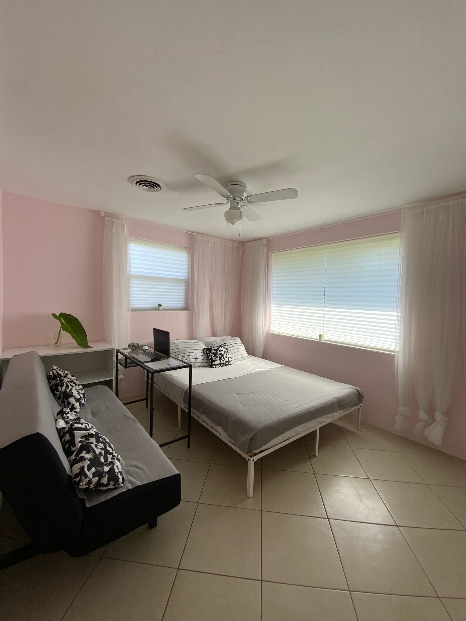 Queen bed with extra sofa if needed - 2440 Manasota Beach Rd