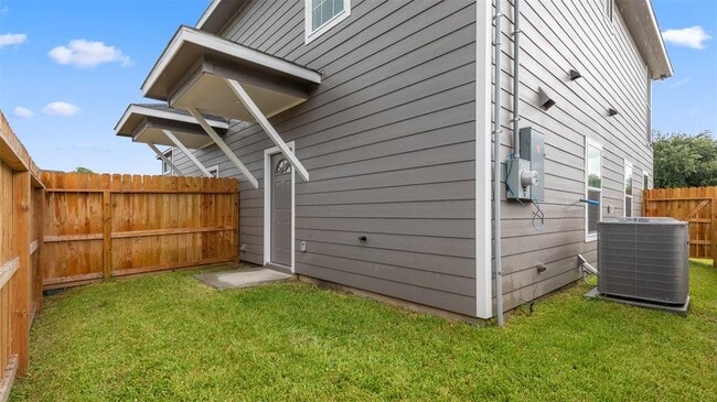 Building Photo - 6421 Osprey Dr