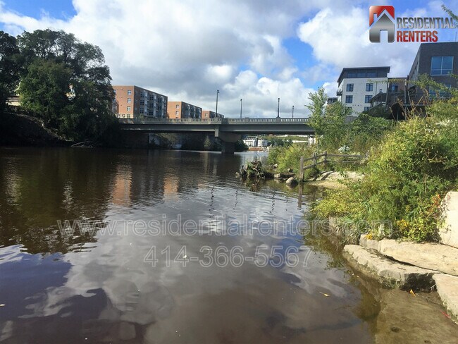 Building Photo - 2121 N Riverboat Rd