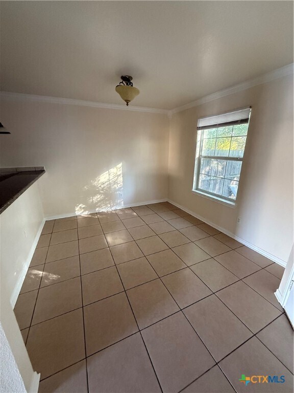 Building Photo - 102 Kings Ct