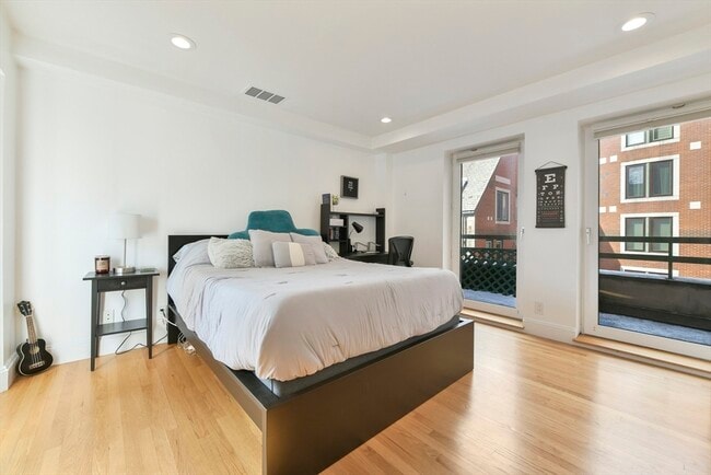 Building Photo - 492 Beacon St