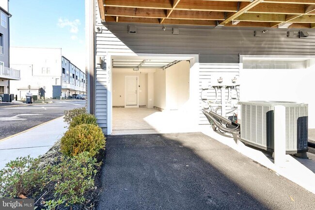 Building Photo - 4627 Olivine Dr