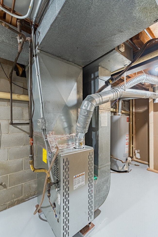 Building Photo - 13103 Lillian St