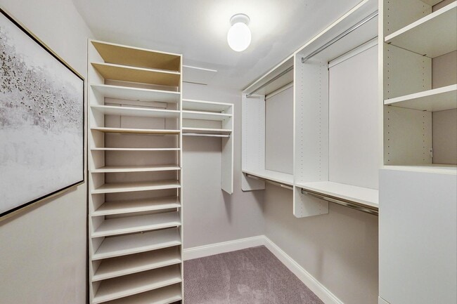 Building Photo - 1150 W Dickens Ave
