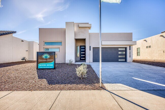 Building Photo - Beautiful East side House 4 bed-2.5 baths, part of The Overlook Casa Club that includes Swimming ...