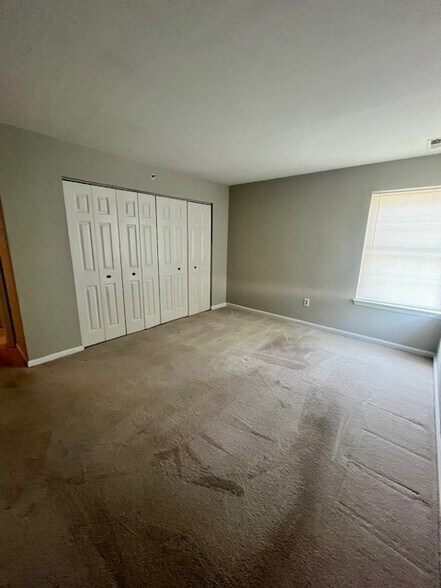 main bedroom - 207 Cross Pointe Ct