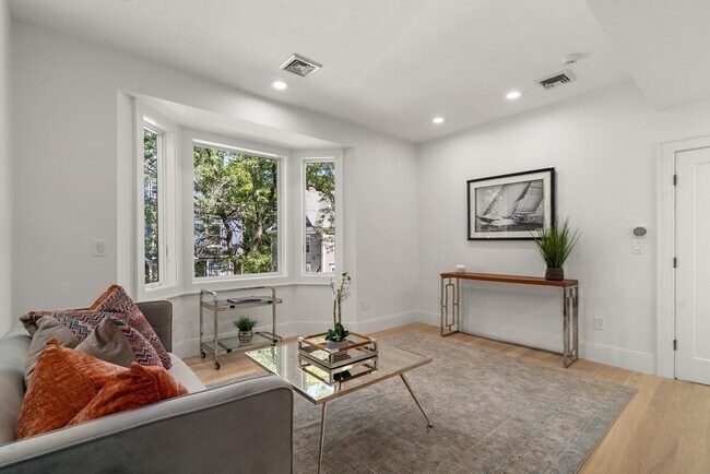 Building Photo - 89 University Rd