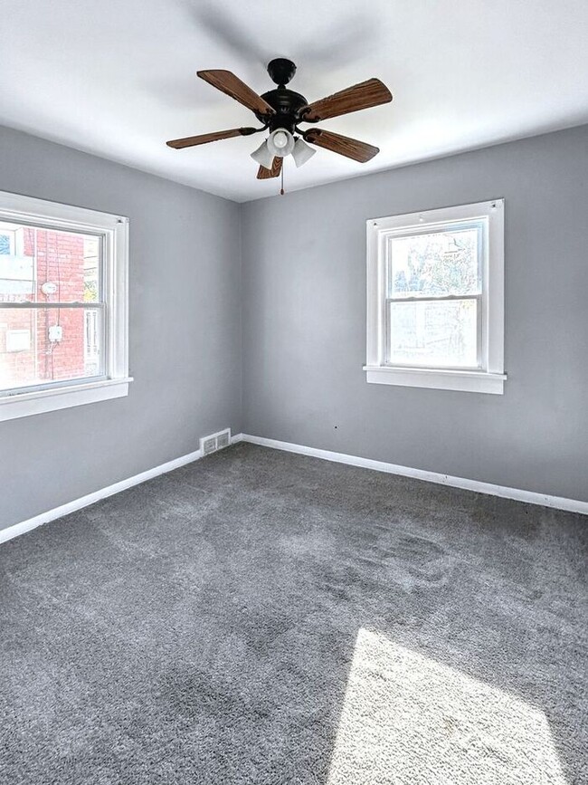 Building Photo - Adorable 3-Bedroom Home with Bright, Invit...