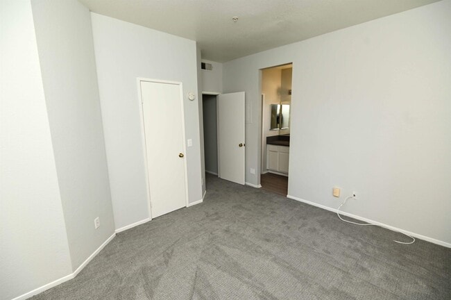 Building Photo - 146 Gallery Wy