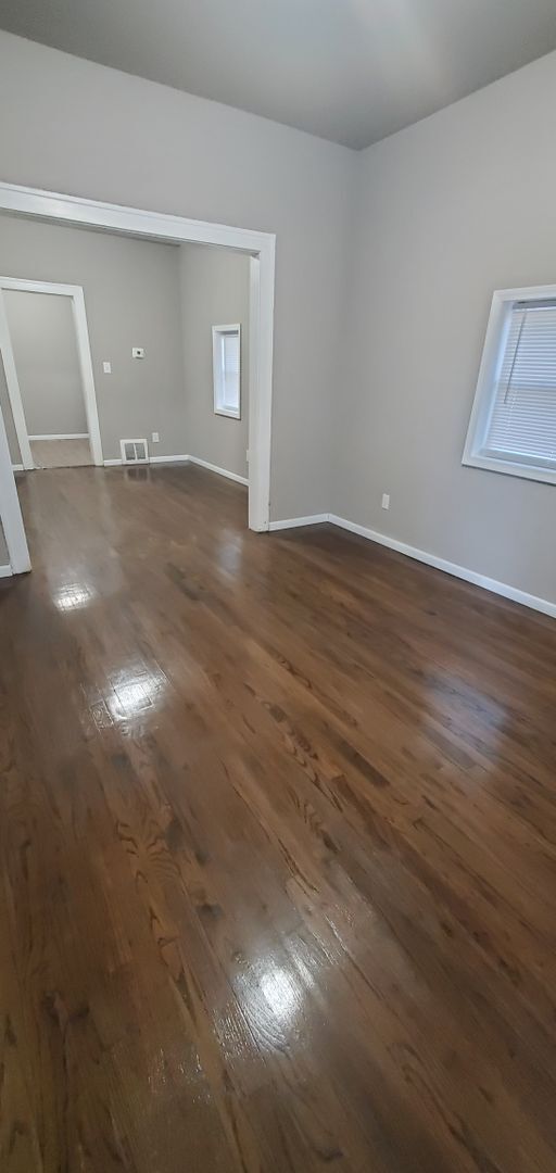 Building Photo - Newly Updated 2 Bedroom Home