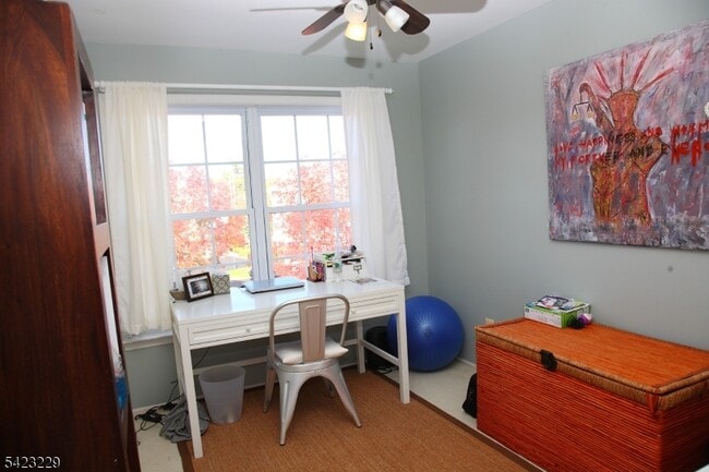 Building Photo - 17 Castle Dr