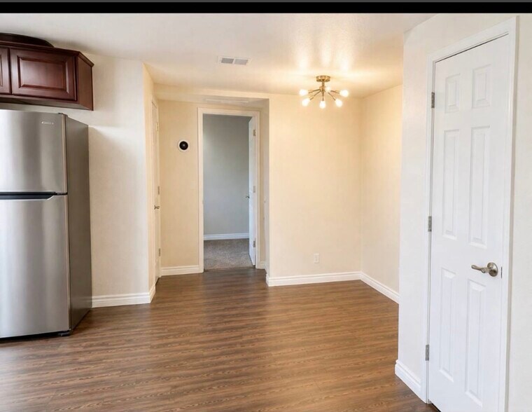 Building Photo - 5260 River Glen Dr