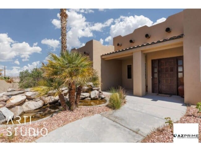 Building Photo - Scenic