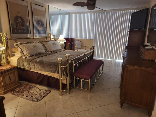 Building Photo - 899 Jeffery St